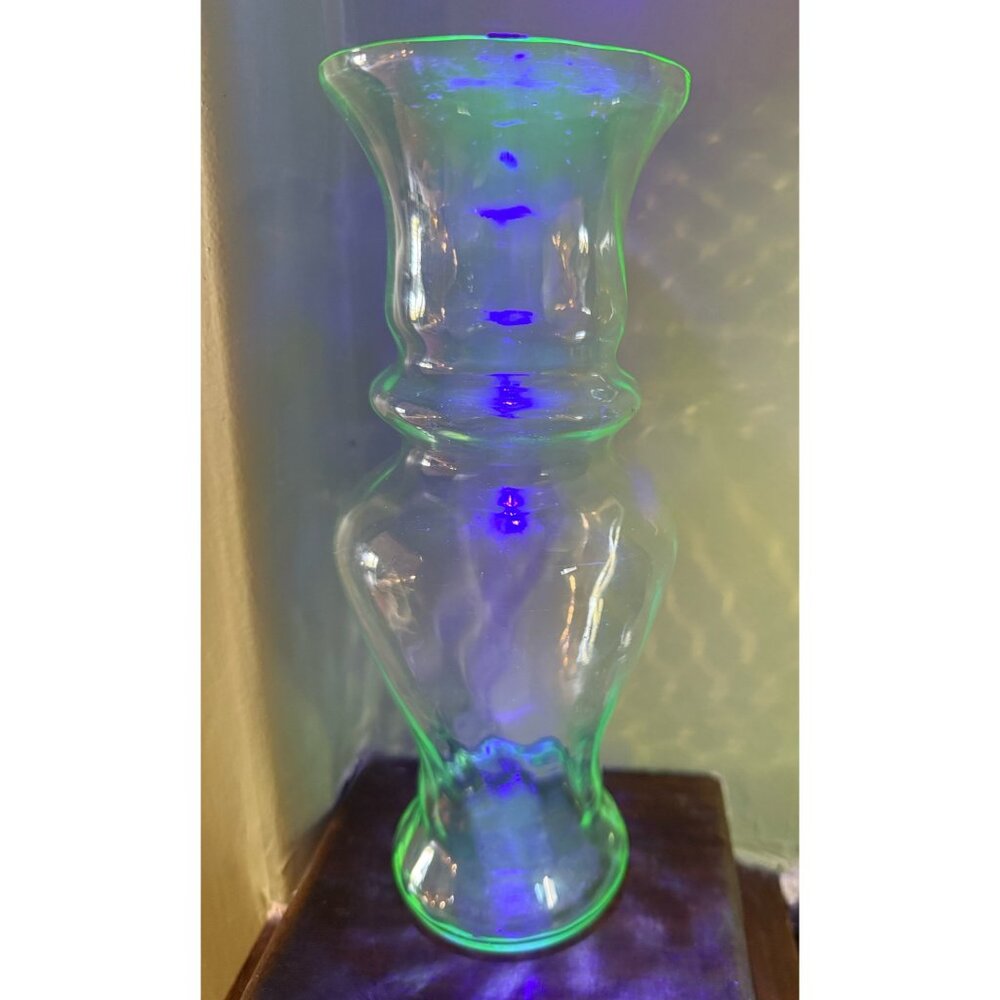 Vintage 30's Optic Ribbed Green Glass Uranium Vase 9" - Picture 16 of 16